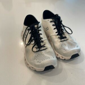 On cloud shoe sz 7 1/2